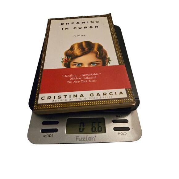 Dreaming in Cuban by Cristina Garcia - Ballantine books - isbn 0345381432 - Picture 6 of 8